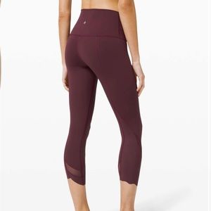 Lululemon Wunder Under HR crop Scalloped -Cassis